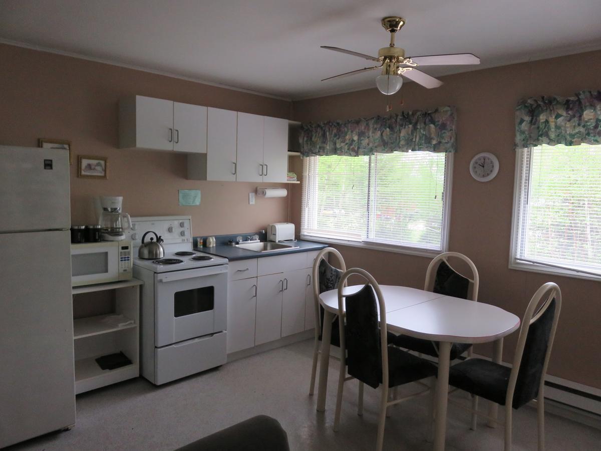 Lush'S Cottages Cormack Екстер'єр фото