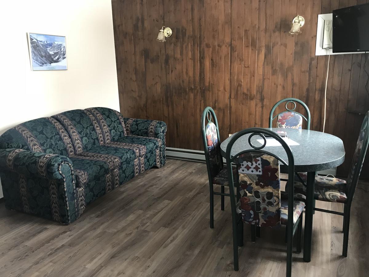 Lush'S Cottages Cormack Екстер'єр фото