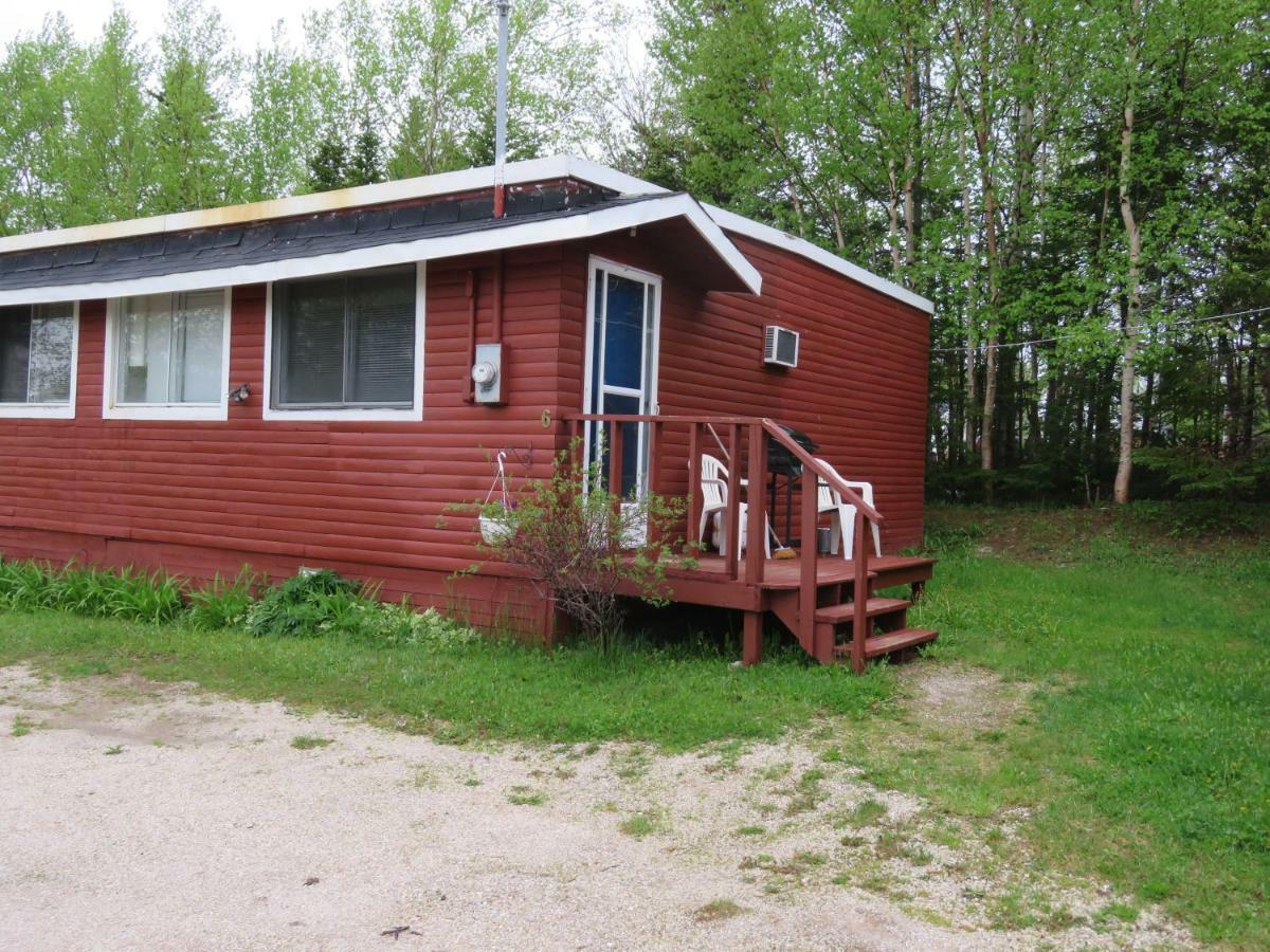 Lush'S Cottages Cormack Екстер'єр фото